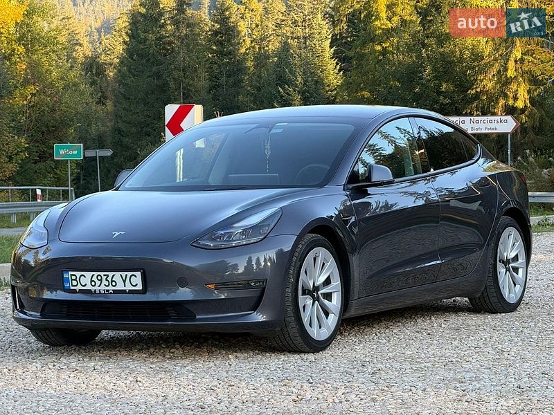 Седан Tesla Model 3 2022 в Самборе