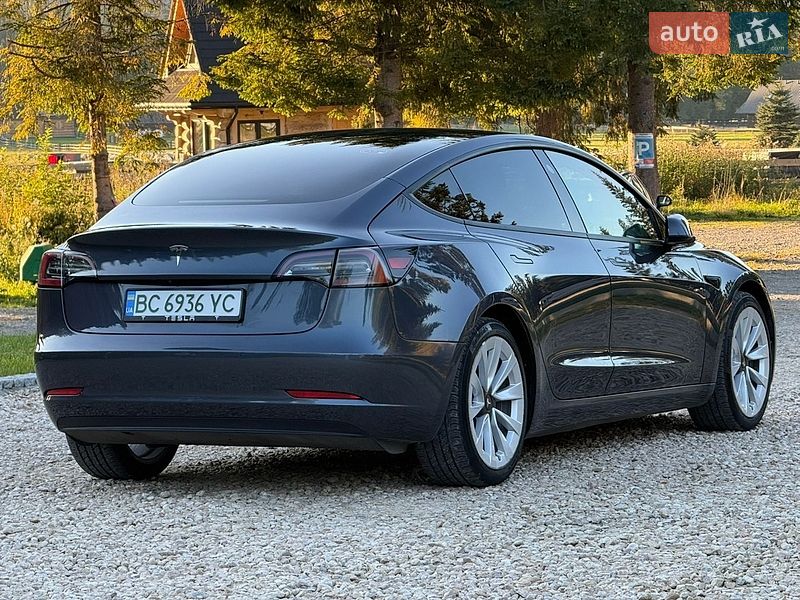 Седан Tesla Model 3 2022 в Самборе