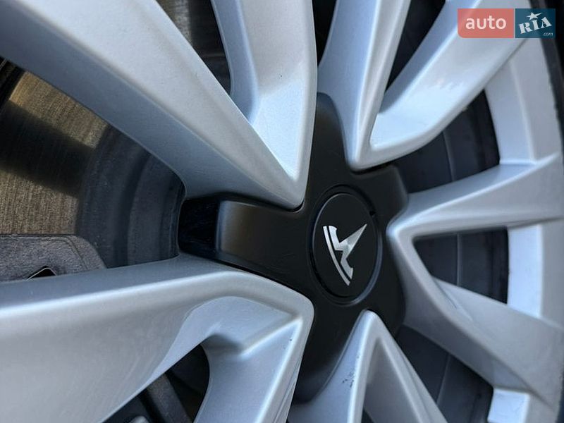 Седан Tesla Model 3 2022 в Самборе