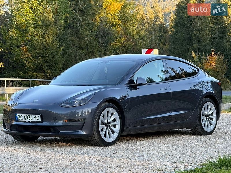 Седан Tesla Model 3 2022 в Самборе