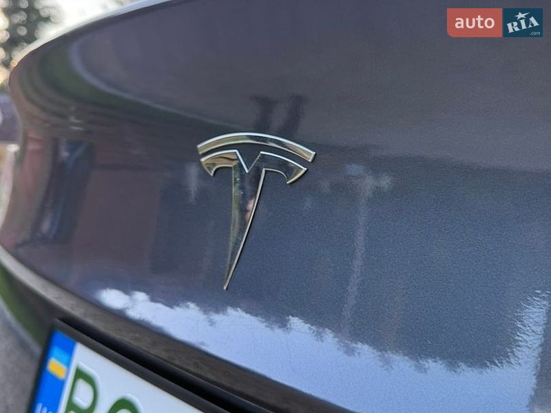 Седан Tesla Model 3 2022 в Самборе