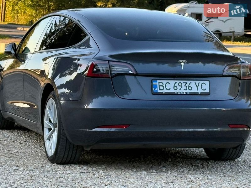 Седан Tesla Model 3 2022 в Самборе