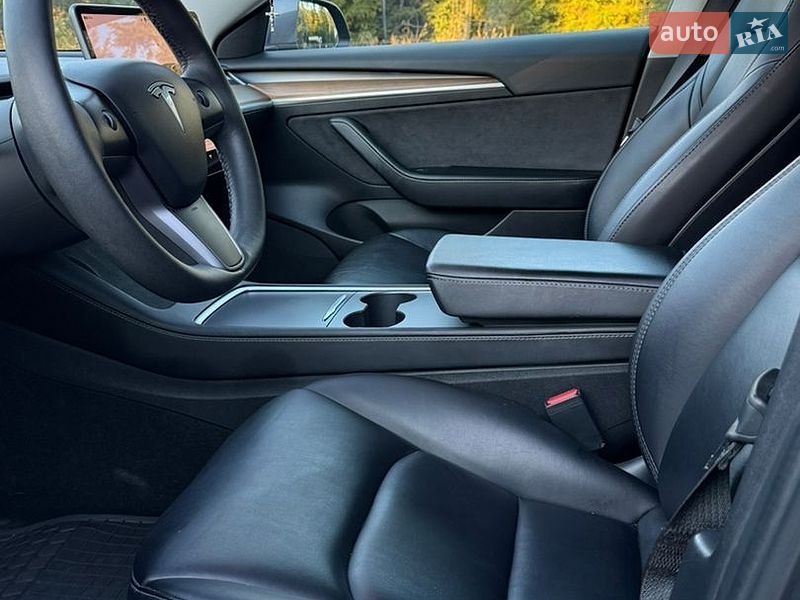 Седан Tesla Model 3 2022 в Самборе