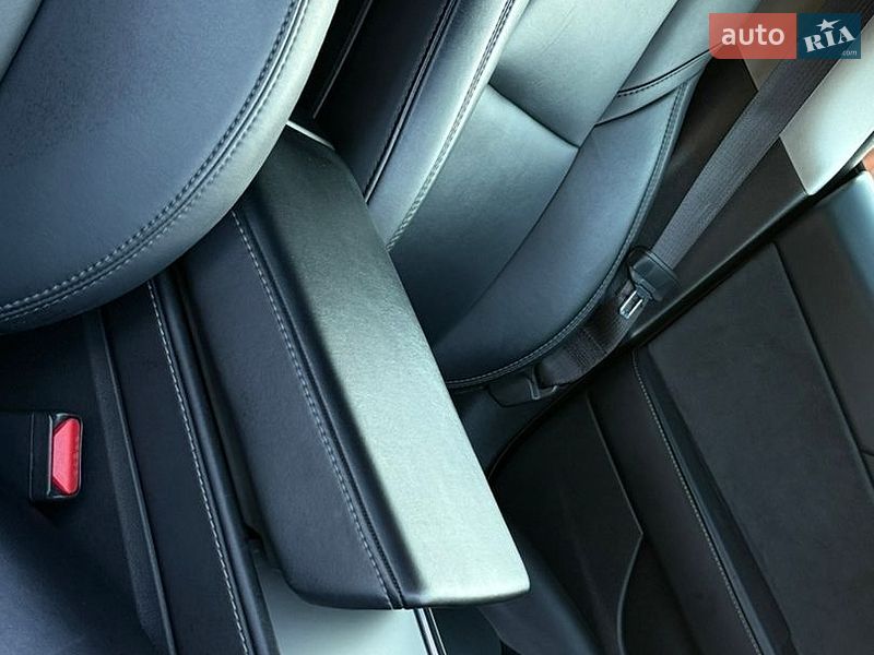 Седан Tesla Model 3 2022 в Самборе