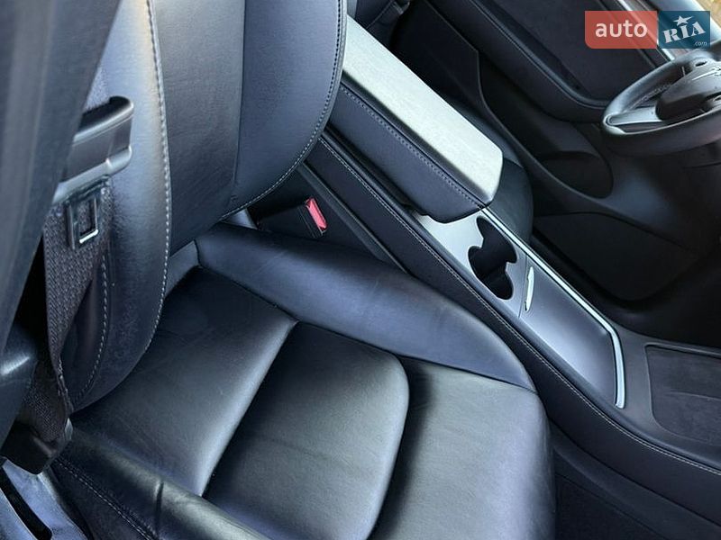 Седан Tesla Model 3 2022 в Самборе