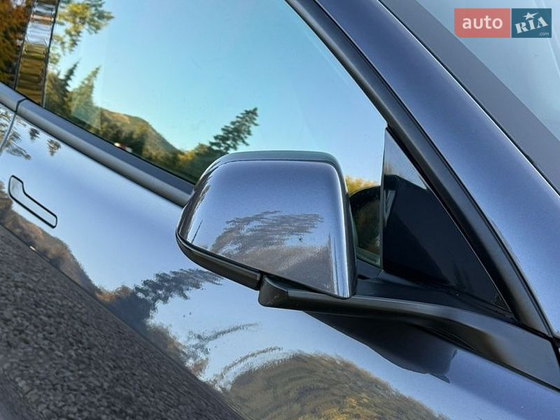 Седан Tesla Model 3 2022 в Самборе