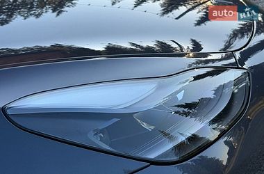 Седан Tesla Model 3 2022 в Самборе