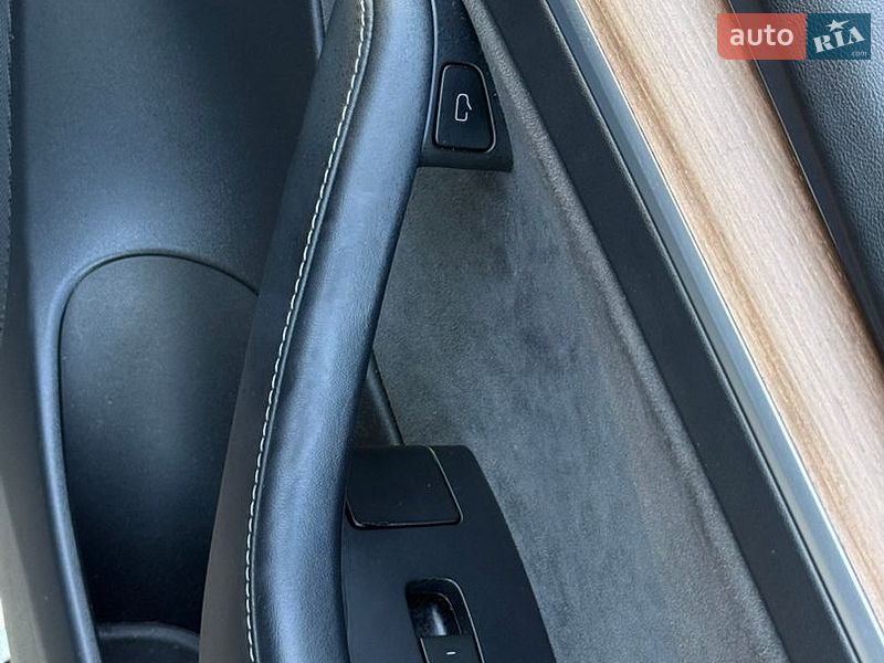 Седан Tesla Model 3 2022 в Самборе