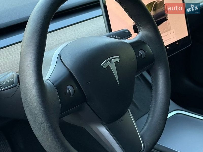Седан Tesla Model 3 2022 в Самборе