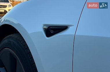 Седан Tesla Model 3 2023 в Рівному