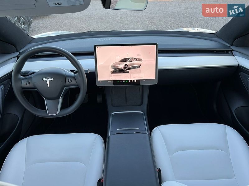 Седан Tesla Model 3 2023 в Рівному