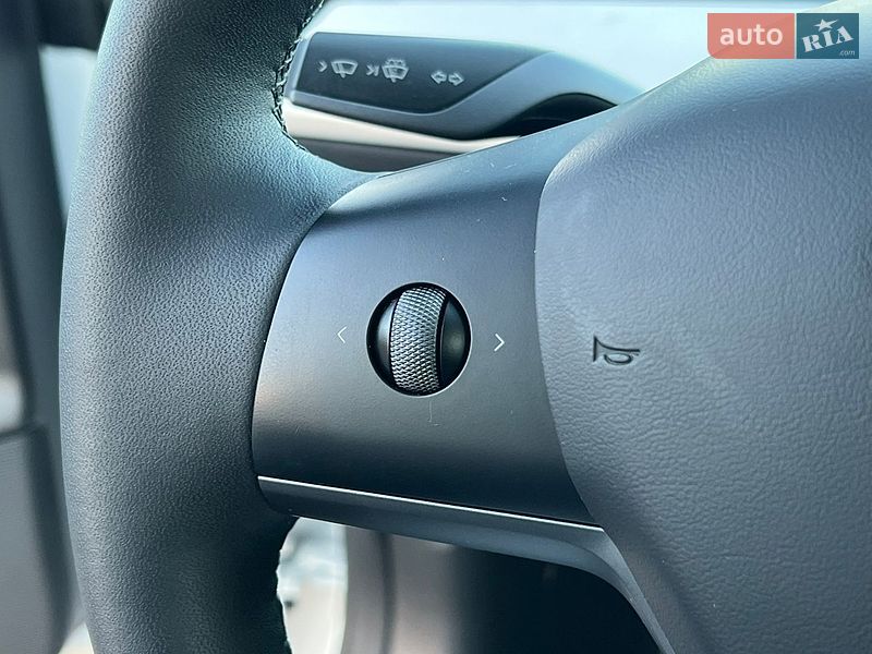 Седан Tesla Model 3 2023 в Рівному