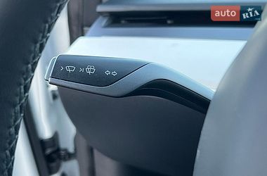 Седан Tesla Model 3 2023 в Рівному
