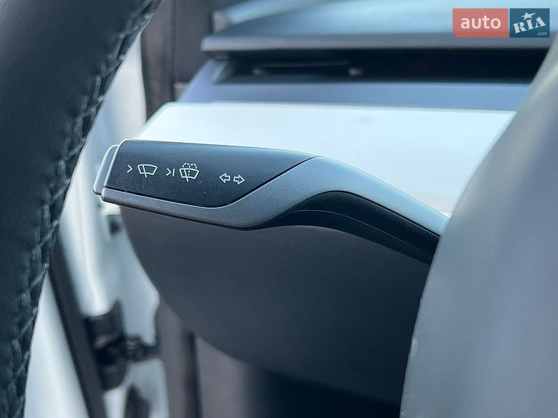 Седан Tesla Model 3 2023 в Рівному