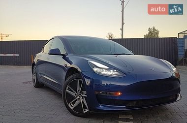 Седан Tesla Model 3 2023 в Буче