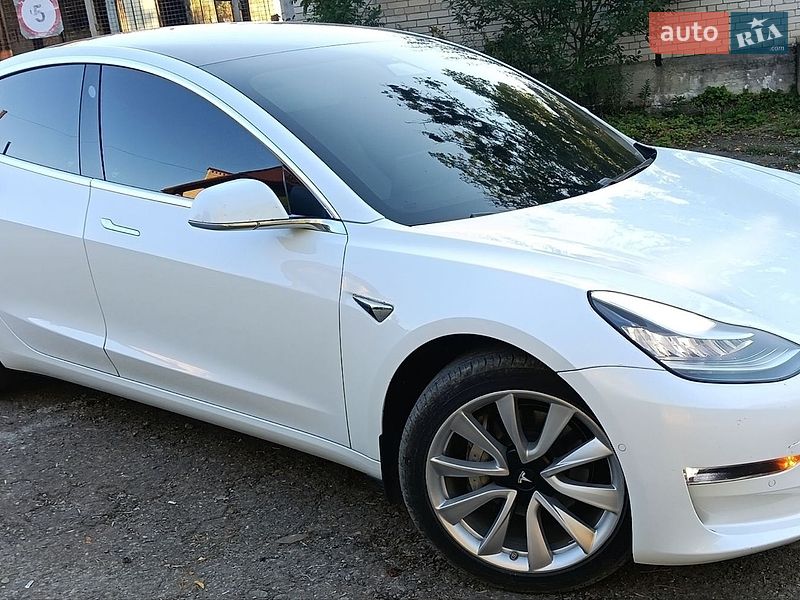 Седан Tesla Model 3 2019 в Львове