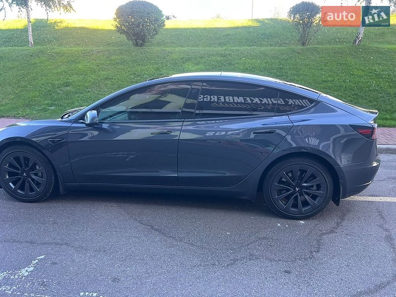 Седан Tesla Model 3 2022 в Києві