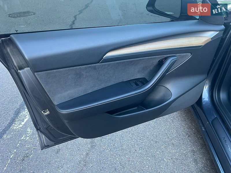 Седан Tesla Model 3 2022 в Києві