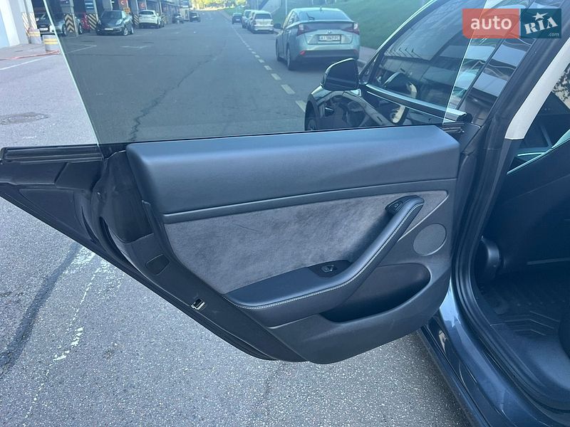 Седан Tesla Model 3 2022 в Києві