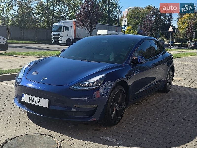 Седан Tesla Model 3 2018 в Львове