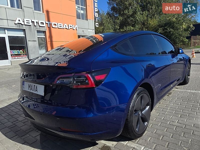 Седан Tesla Model 3 2018 в Львове