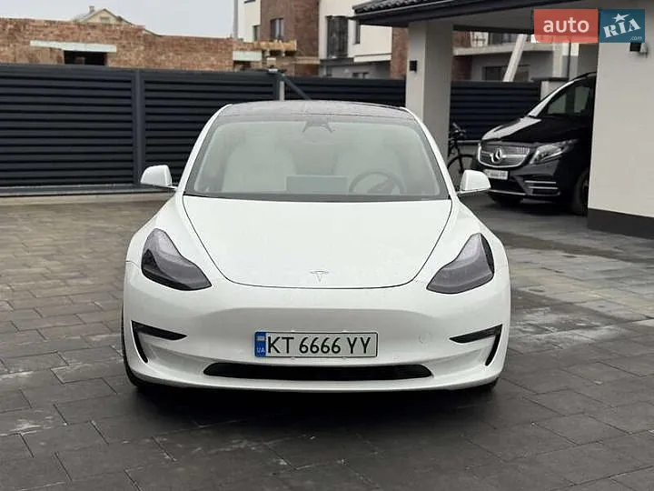 Tesla Model 3 2020