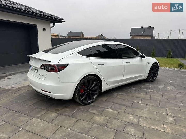 Седан Tesla Model 3 2020 в Києві