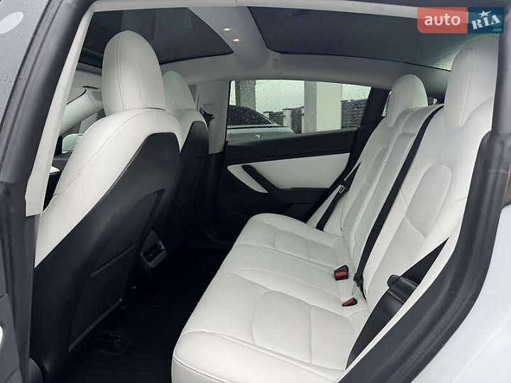 Седан Tesla Model 3 2020 в Києві