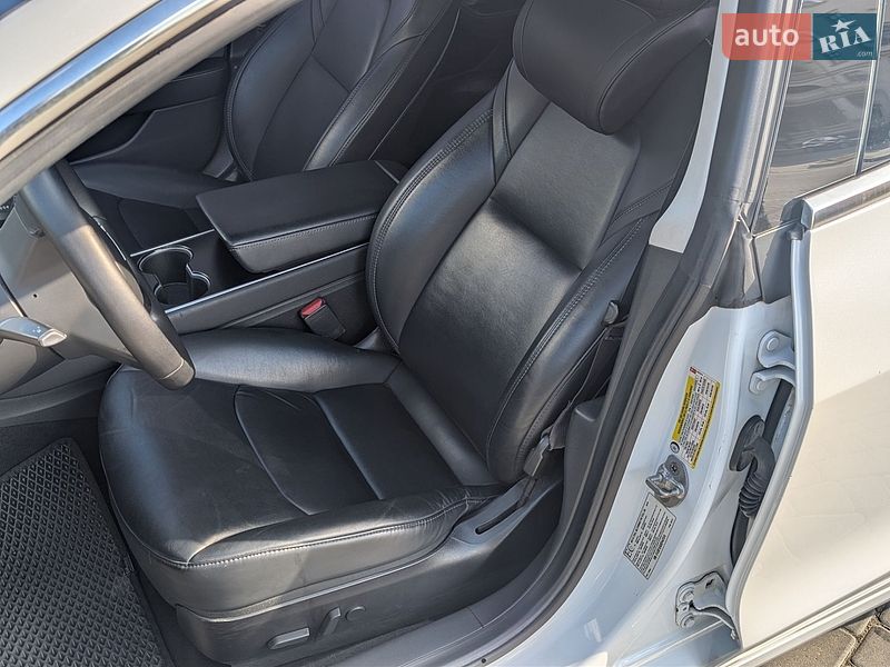 Седан Tesla Model 3 2019 в Одессе