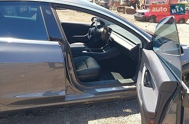 Седан Tesla Model 3 2019 в Ровно