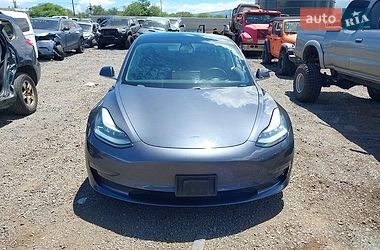 Седан Tesla Model 3 2019 в Ровно