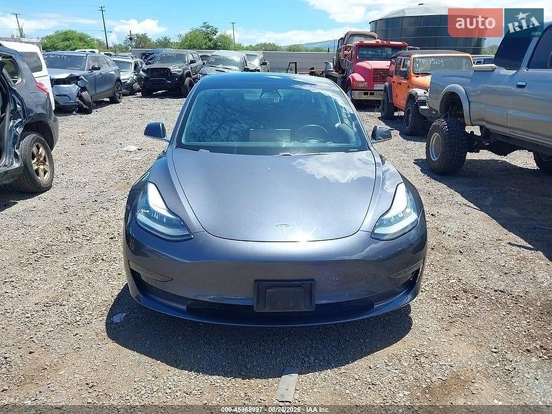 Седан Tesla Model 3 2019 в Ровно