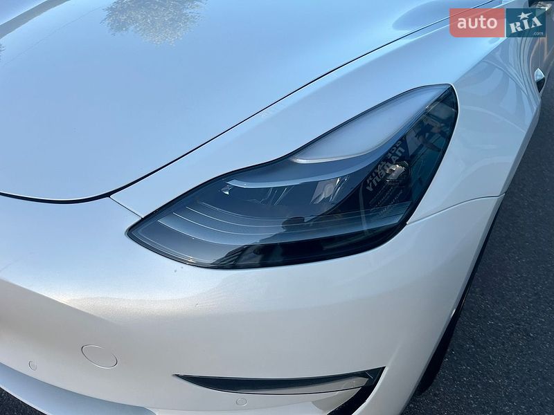 Седан Tesla Model 3 2022 в Киеве