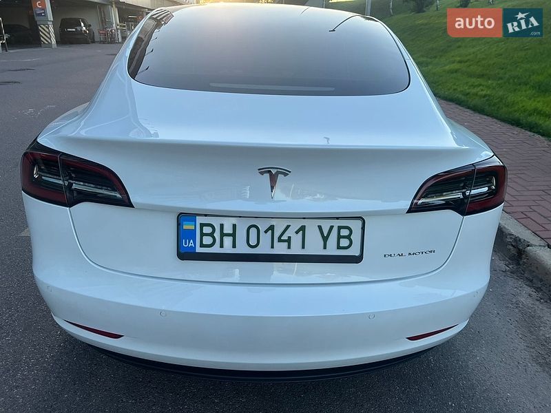 Седан Tesla Model 3 2022 в Киеве