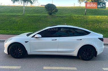 Седан Tesla Model 3 2022 в Киеве