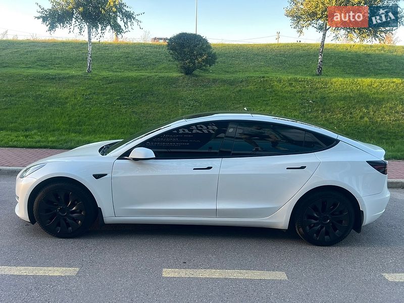 Седан Tesla Model 3 2022 в Киеве