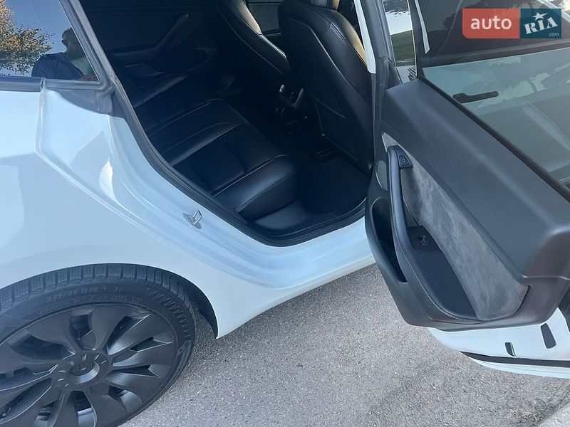 Седан Tesla Model 3 2022 в Киеве