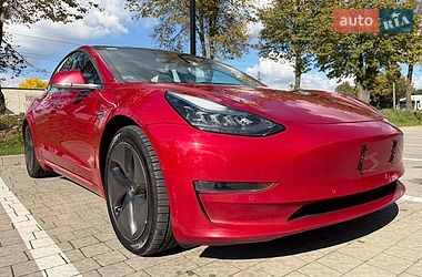 Седан Tesla Model 3 2018 в Львове