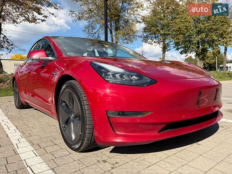 Седан Tesla Model 3 2018 в Львове