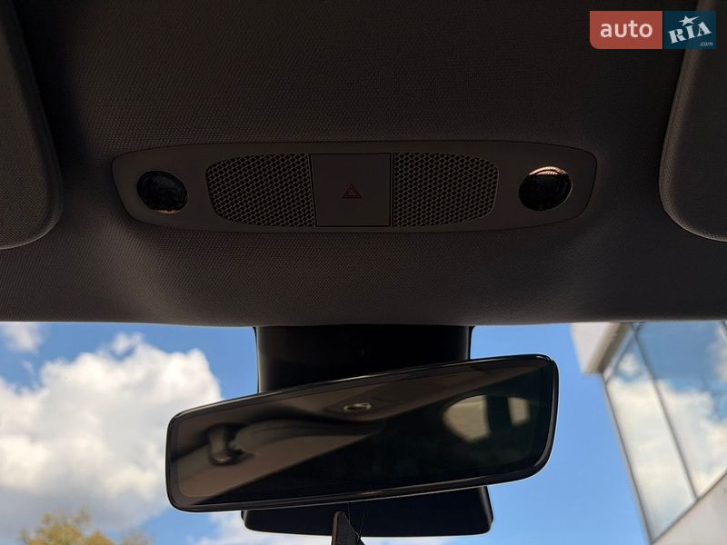 Седан Tesla Model 3 2018 в Львове