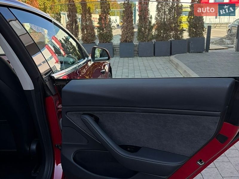 Седан Tesla Model 3 2018 в Львове