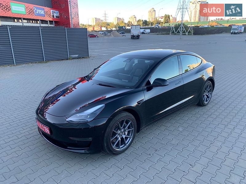 Седан Tesla Model 3 2022 в Киеве
