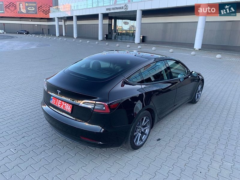 Седан Tesla Model 3 2022 в Киеве