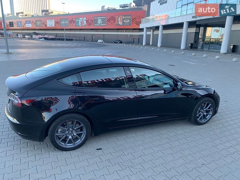 Седан Tesla Model 3 2022 в Киеве