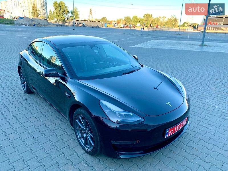 Седан Tesla Model 3 2022 в Киеве