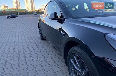 Седан Tesla Model 3 2022 в Киеве