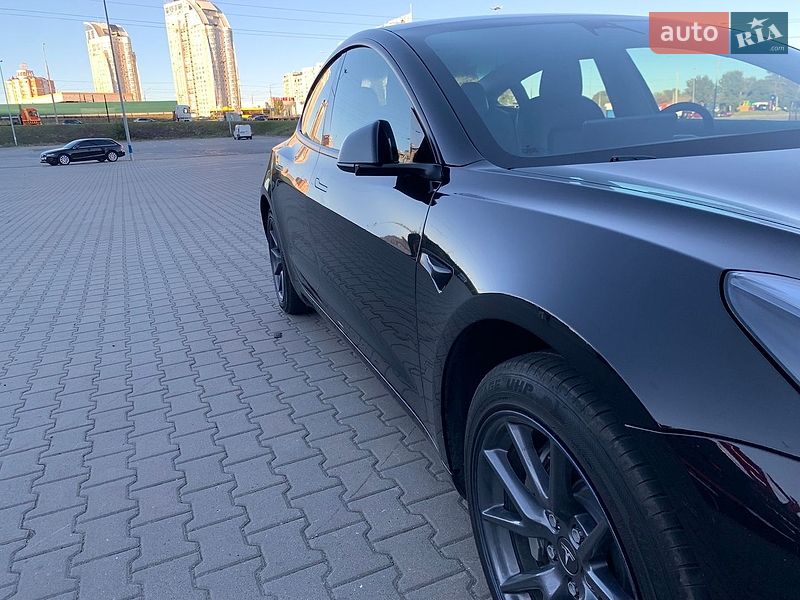 Седан Tesla Model 3 2022 в Киеве