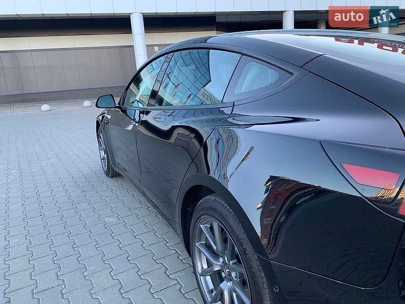 Седан Tesla Model 3 2022 в Киеве