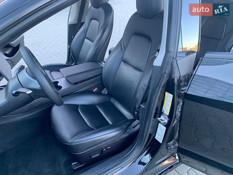 Седан Tesla Model 3 2022 в Киеве