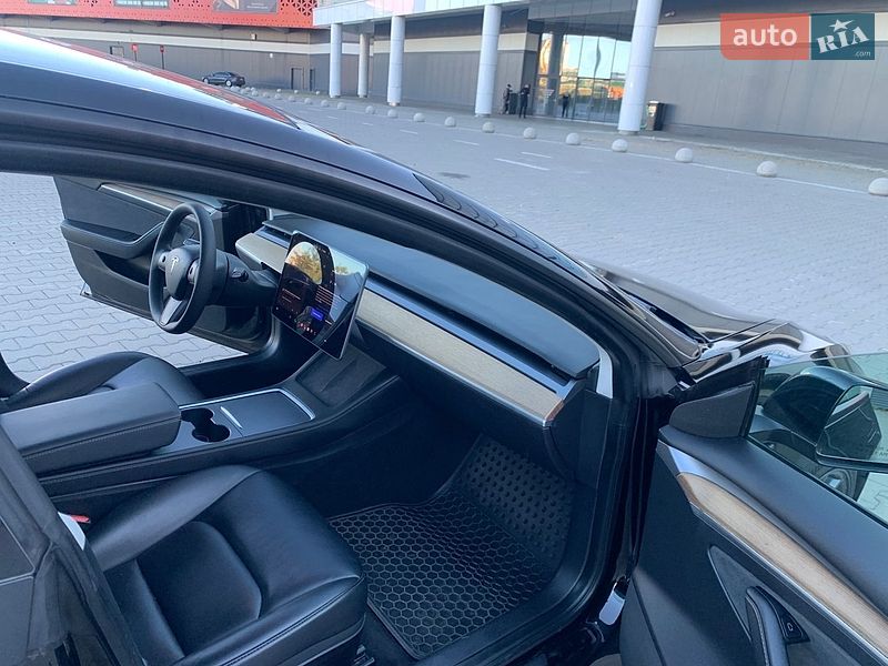 Седан Tesla Model 3 2022 в Киеве